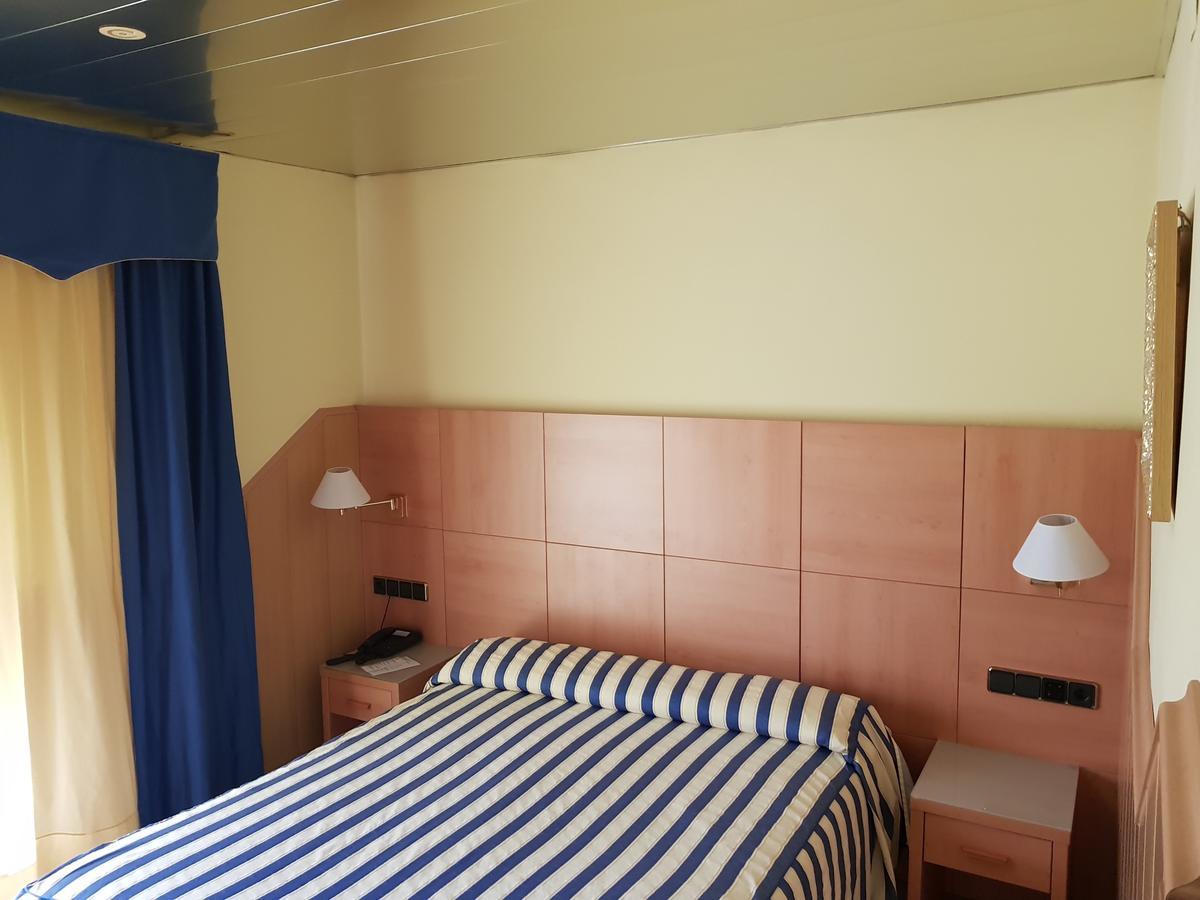 Hostal Milenium Els Monjos Exterior photo