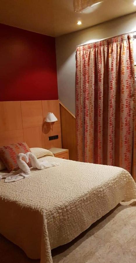 Hostal Milenium Els Monjos Exterior photo